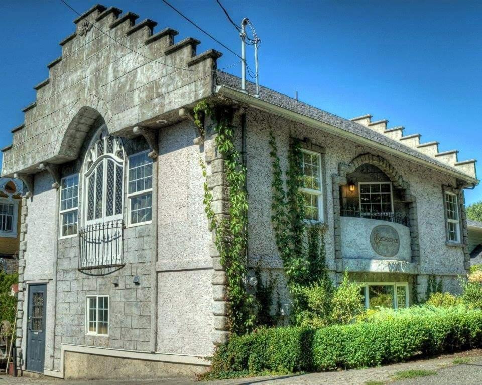 彻梅纳斯The Castle别墅 外观 照片